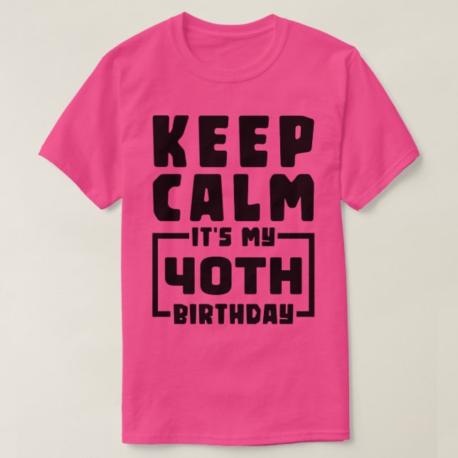 Camiseta Mantengan la calma es mi cumpleaños 40. (Diseño del anverso)
