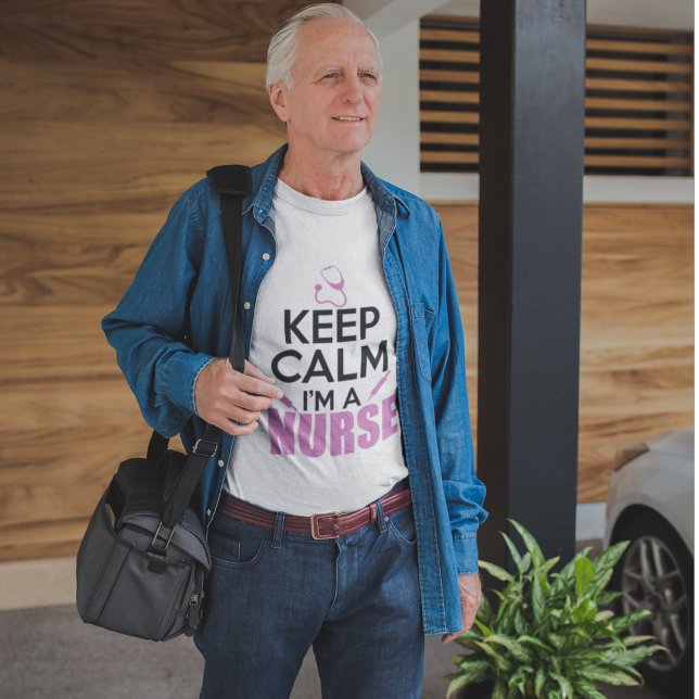 Camiseta Mantengan la calma Soy una enfermera (Subido por el creador)