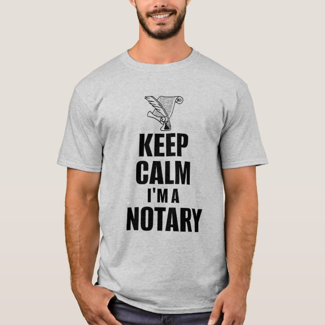Camiseta Manténganse tranquilos Soy un Notary Quill Pen y u (Anverso)