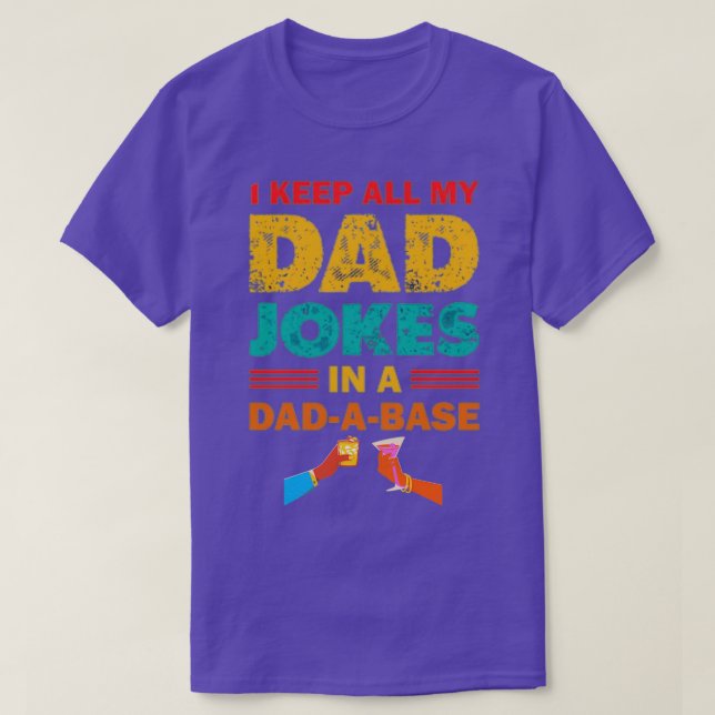 Camiseta Mantengo a todos mis chistes de papá en una base. (Diseño del anverso)
