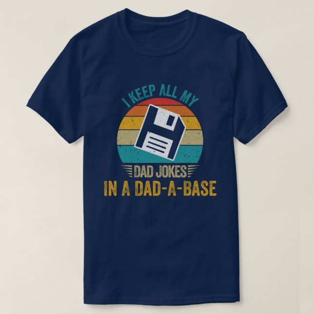 Camiseta Mantengo A Todos Mis Chistes De Papá En Una Base D (Diseño del anverso)