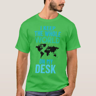 Camiseta Mantengo todo el mundo en mi escritorio geografía 