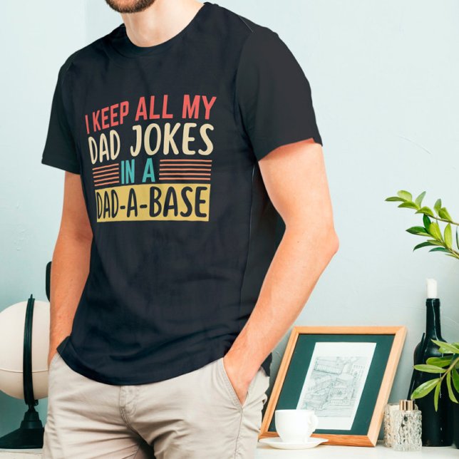 Camiseta Mantengo todos mis Chistes de papá en una base par (Subido por el creador)