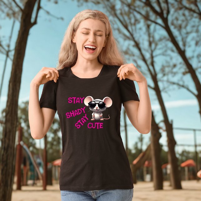 Camiseta Mantente a la sombra, mantente al ratón (Subido por el creador)