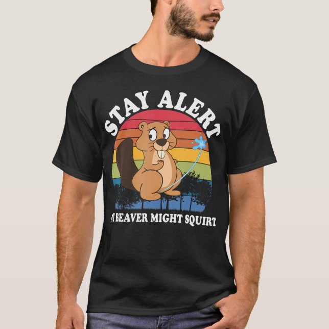 Camiseta Mantente Alerta Mi Castor Podría Salpicar (Anverso)
