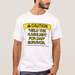 Camiseta Mantuvo la linterna para el sobreviviente de papá