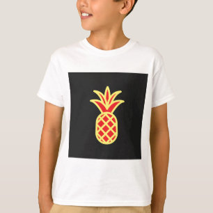 Camiseta Manzana de pino amarillo en negro