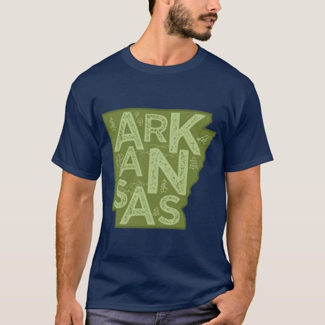Camiseta Mapa de Arkansas Tipografía Verde (Anverso)