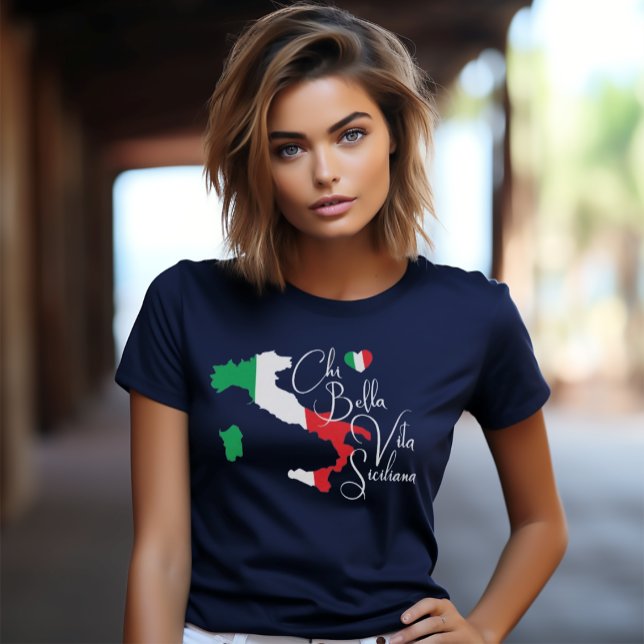 Camiseta Mapa de Italia Sicilia diciendo elegancia (Chi Bella Vita Siciliana (dialect for "What a Beautiful Sicilian Life") Navy Tee)