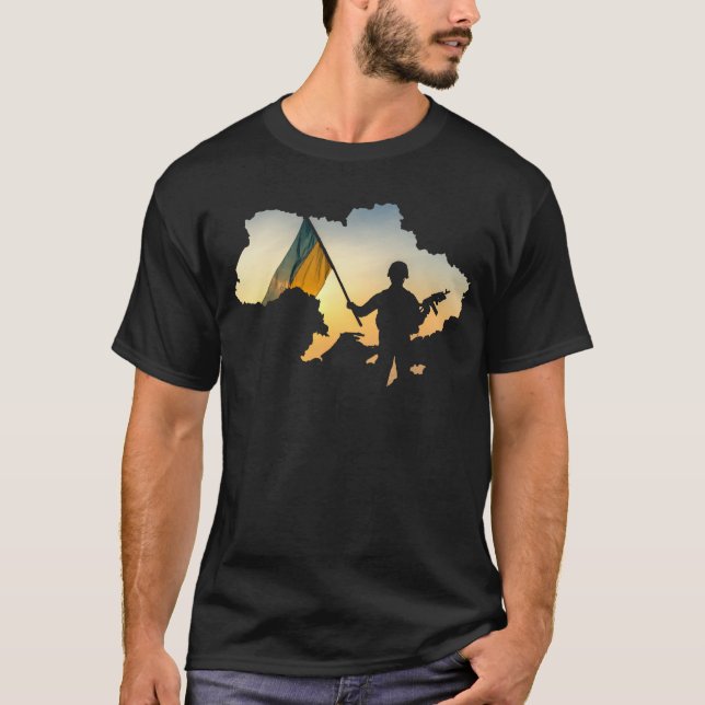 Camiseta Mapa de Ucrania con un soldado ucraniano (Anverso)