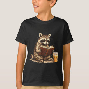 Camiseta Mapache bebiendo café con hielo y leyendo un libro