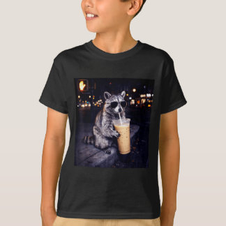 Camiseta Mapache bebiendo café helado meme divertido de ani