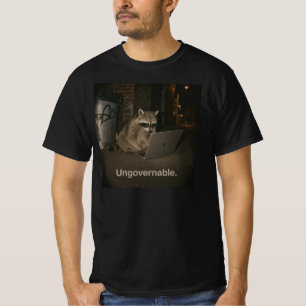 Camiseta Mapache Ingobernable Trabajando Tarde en la Noche