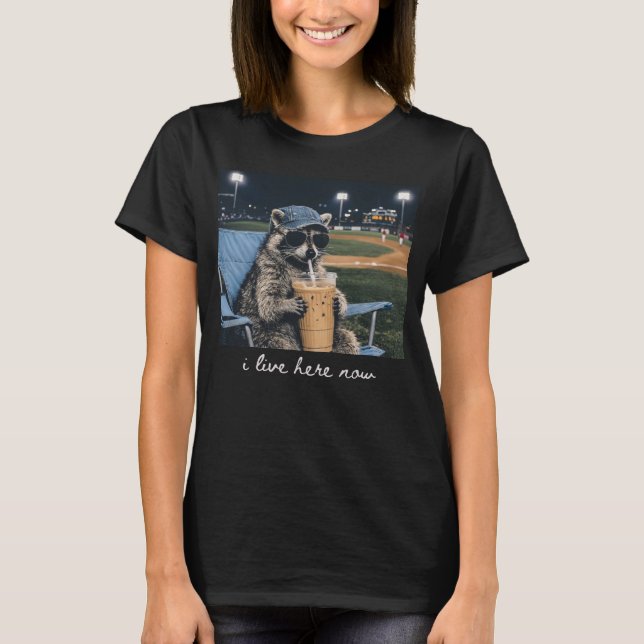 Camiseta Mapache Vivo Aquí Ahora Mapache Bebiendo  (Anverso)