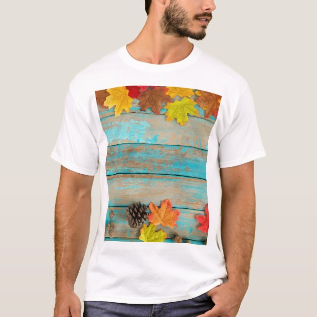 Camiseta Maple otoñal: Marco Natural de la Pinecona. (Anverso)