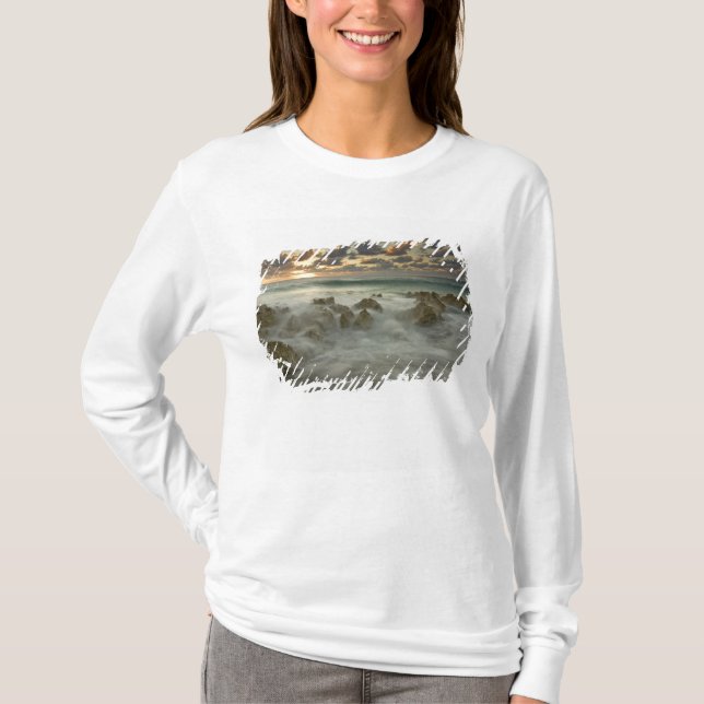 Camiseta Mar Caribe, Islas Caimán.  Olas rompientes 3 (Anverso)