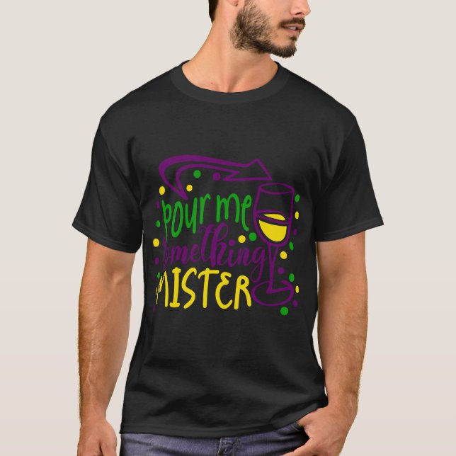 CAMISETA MARDI GRAS ME ENFURECE ALGO MISTER (Anverso)