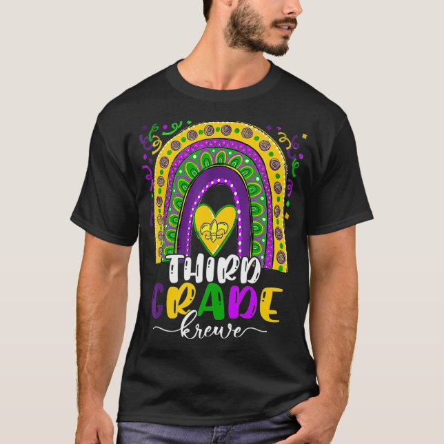 Camiseta Mardi Gras Rainbow Teacher Krewe de tercer grado (Anverso)