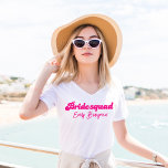 Camiseta Margs and Matrimony bachelorette Bridesmaid<br><div class="desc">Esta camiseta anuncia con orgullo su papel en el equipo de novias y ofrece el emblemático logotipo Margs and Matrimony,  con el emblemático logotipo Margs and Matrimony,  con vidrio de margarita y una rodaja de lima.</div>