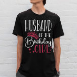 Camiseta Marido de la familia personalizada Chica de cumple<br><div class="desc">¿Buscando una manera única de mostrar tu apoyo a tu esposa en su cumpleaños? ¡No busque más que nuestros camisetas familiares personalizados! Cada camisa está hecha solamente para tu esposa y muestra su nombre y la fecha de su cumpleaños en la parte de atrás. Además, cada camisa viene con una...</div>