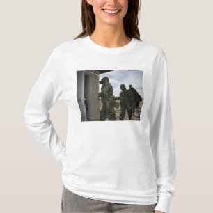 Camiseta Marinas y marineros ingresan en la cámara de gas