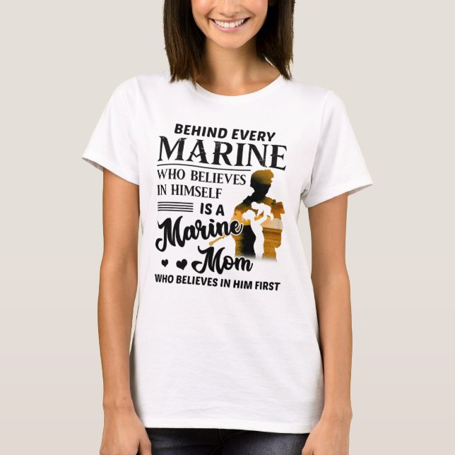 Camiseta Marine Que Se Cree Es Una Mamá Marina Vetera (Anverso)