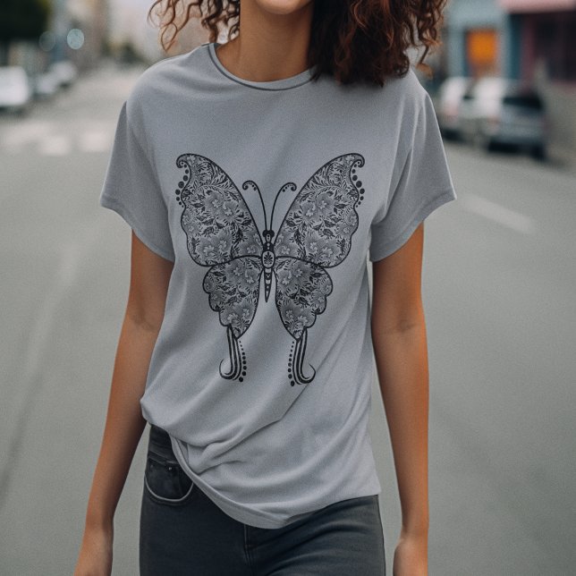 Camiseta Mariposa afligida estilo boho (Boho-Style Distressed Butterfly T-Shirt)