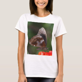 Camiseta Mariposa blanca y marrón en flor roja