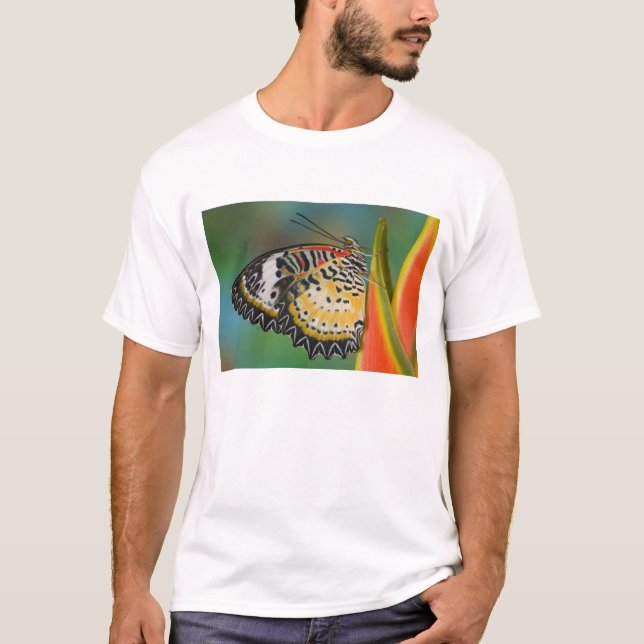 Camiseta Mariposa en Flor Tropical (Anverso)
