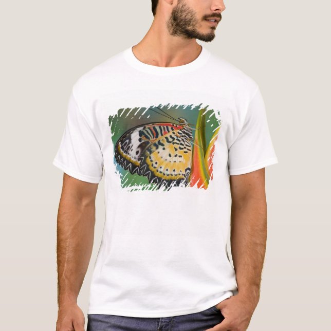 Camiseta Mariposa en Flor Tropical (Anverso)