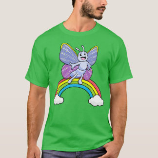 Camiseta Mariposa en un arco iris con nubes