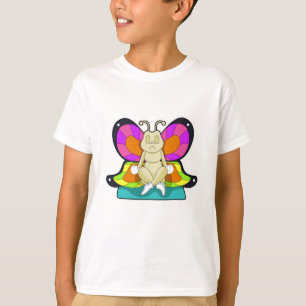 Camiseta Mariposa en Yoga en piernas cruzadas