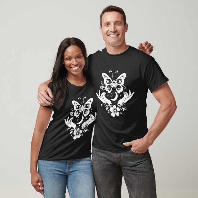 Camiseta Mariposa Luna Celestial Y Manos (Unisexo)