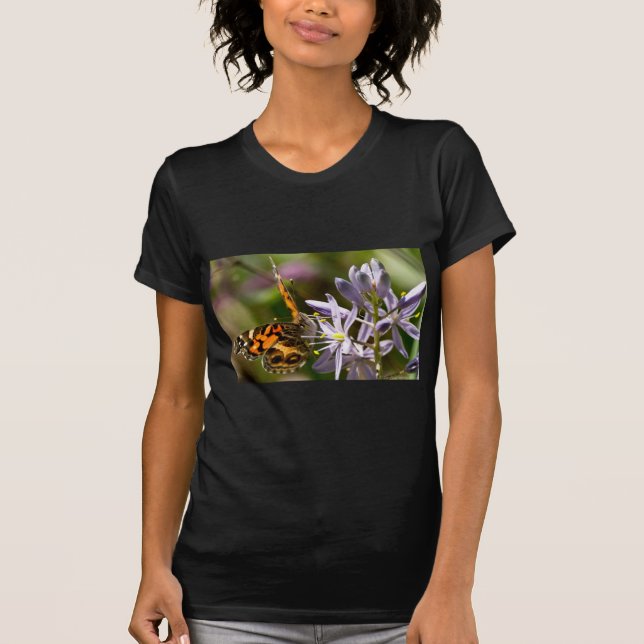 Camiseta Mariposa naranja en ropa de higiene salvaje y rega (Anverso)