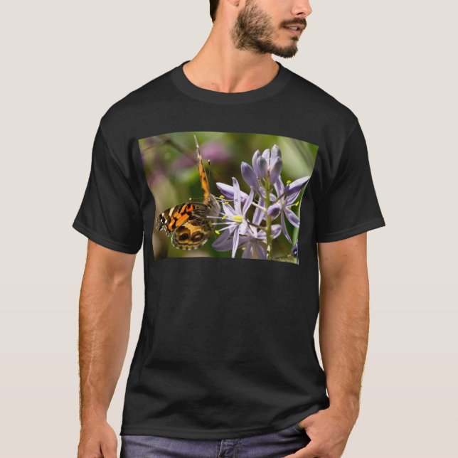 Camiseta Mariposa naranja en ropa de higiene salvaje y rega (Anverso)