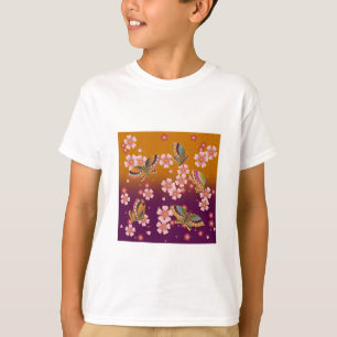 Camiseta Mariposas japonesas en medio de flores de sakura