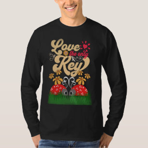 Camiseta Mariquitas Aman La Única Llave  Amor Floral de Pri