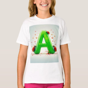 Camiseta Mariquitas Lindas en la Letra Verde A del Alfabeto
