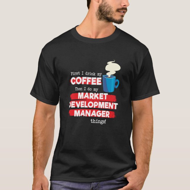 Camiseta Market Development Manager & Coffee  Saying (Anverso)