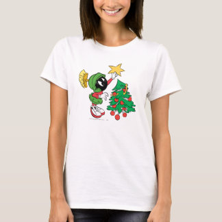Camiseta MARVIN EL MARCIANO™ poniendo estrella en el árbol