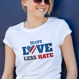 Camiseta Más Amor Menos Odio USA Bandera Corazón Tipografía