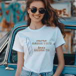 Camiseta Más baguettes menos arrepentimiento, pan francés<br><div class="desc">Nunca puedes equivocarte con una buena baguette. Celebremos esa maravilla de las panaderías francesas con esta camiseta.</div>