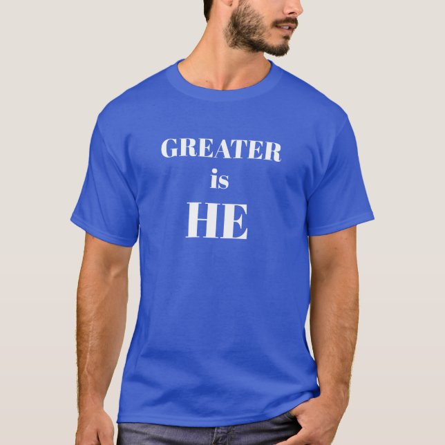 Camiseta Más grande es la escritura Inspiradora cristiana (Anverso)