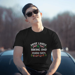 Camiseta Más Probable Tomando y Sirviendo Tiros Navidad