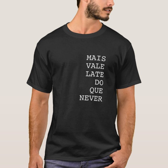 Camiseta Más Vale Tarde Que Nunca Divertido (Anverso)