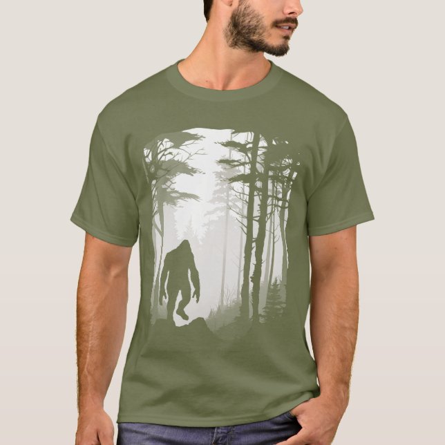 Camiseta Masa de bosque de silueta de Sasquatch de pie gran (Anverso)