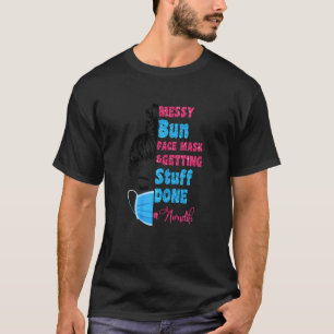 Camiseta Máscara facial de moño desordenado de mujer enferm