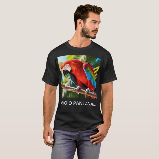 Camiseta Masculina Escura  Arara Vermelha (Anverso completo)