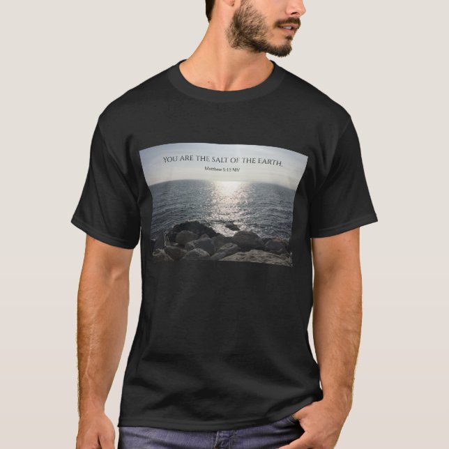 Camiseta Mateo 5:13 Tú eres la Sal de la Tierra Negro (Anverso)
