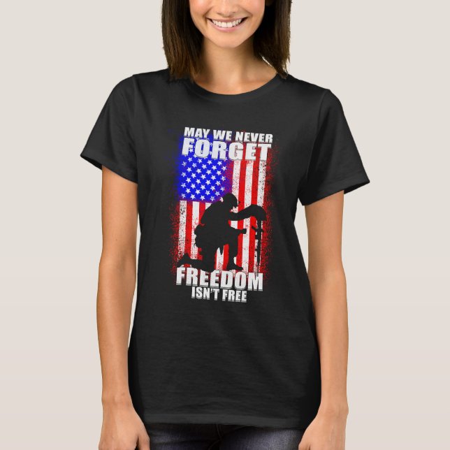 Camiseta May We Never Forget Freedom Isn't Free USA Flag Me (Anverso)